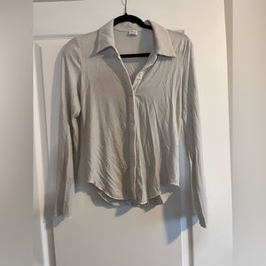 Aritzia Wilfred cream coloured stretchy button up